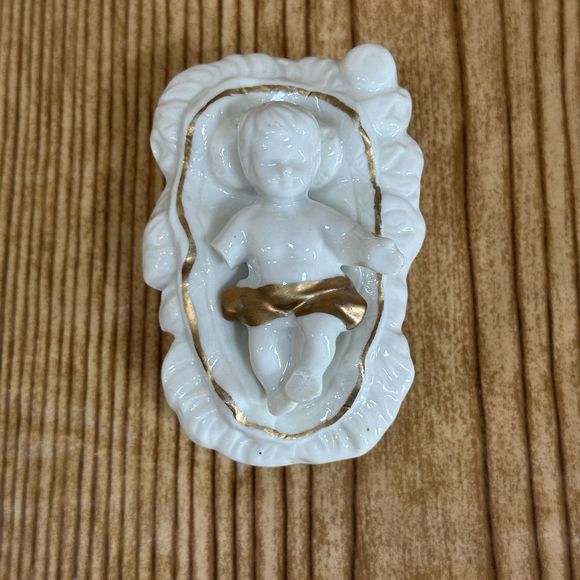 White & Gold Christmas Nativity Set with Baby Jesus figurine 8 Pieces - Picture 2 of 16